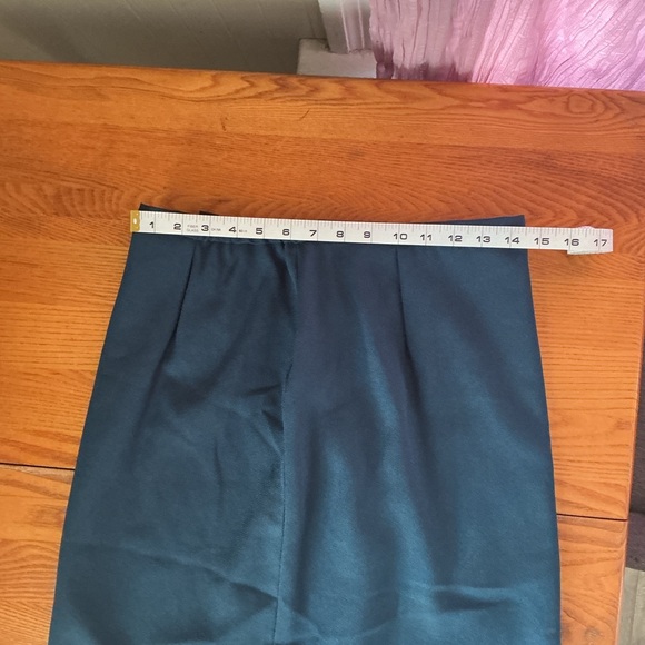 Chic Women's Navy Pencil Skirt - Picture 4 of 6